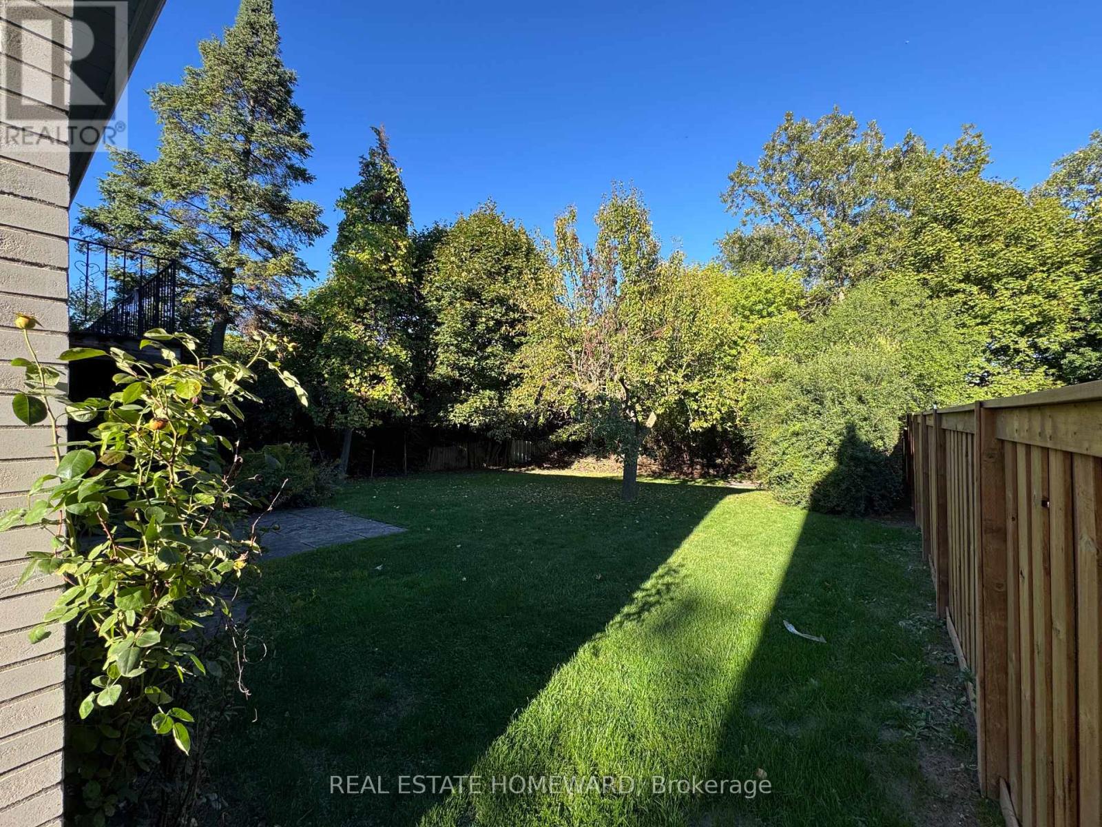 17 Collingdale Road, Toronto, Ontario  M9V 3R2 - Photo 7 - W12444756