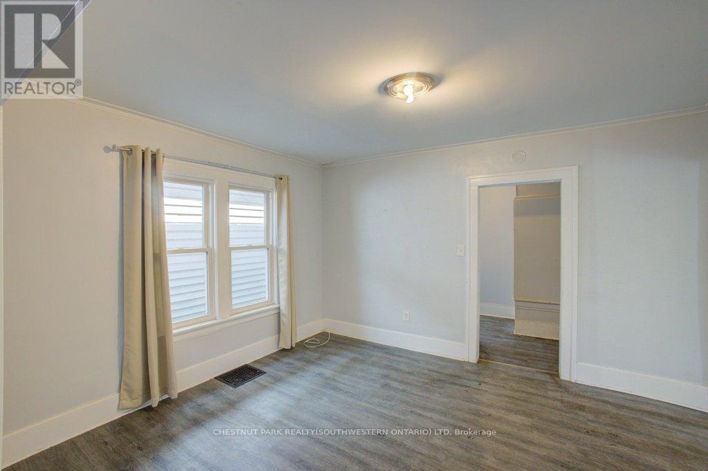 3587 Bloomfield Road, Windsor, Ontario  N9C 1R8 - Photo 13 - X12444755