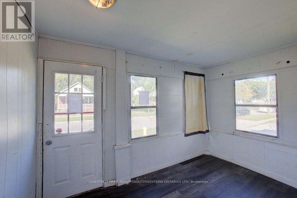 3587 Bloomfield Road, Windsor, Ontario  N9C 1R8 - Photo 5 - X12444755