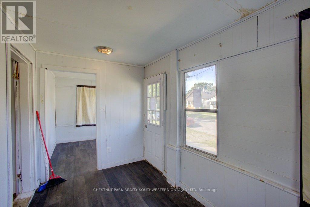 3587 Bloomfield Road, Windsor, Ontario  N9C 1R8 - Photo 6 - X12444755
