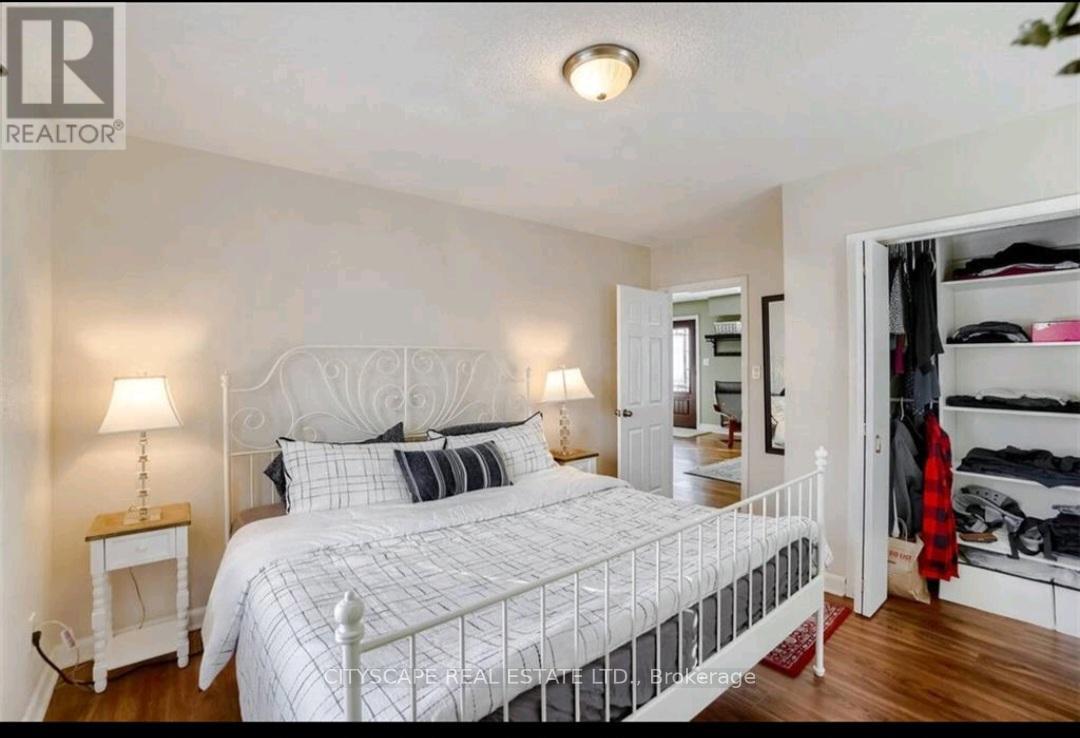 202 East 44th Street, Hamilton, Ontario  L8T 3H6 - Photo 11 - X12444757