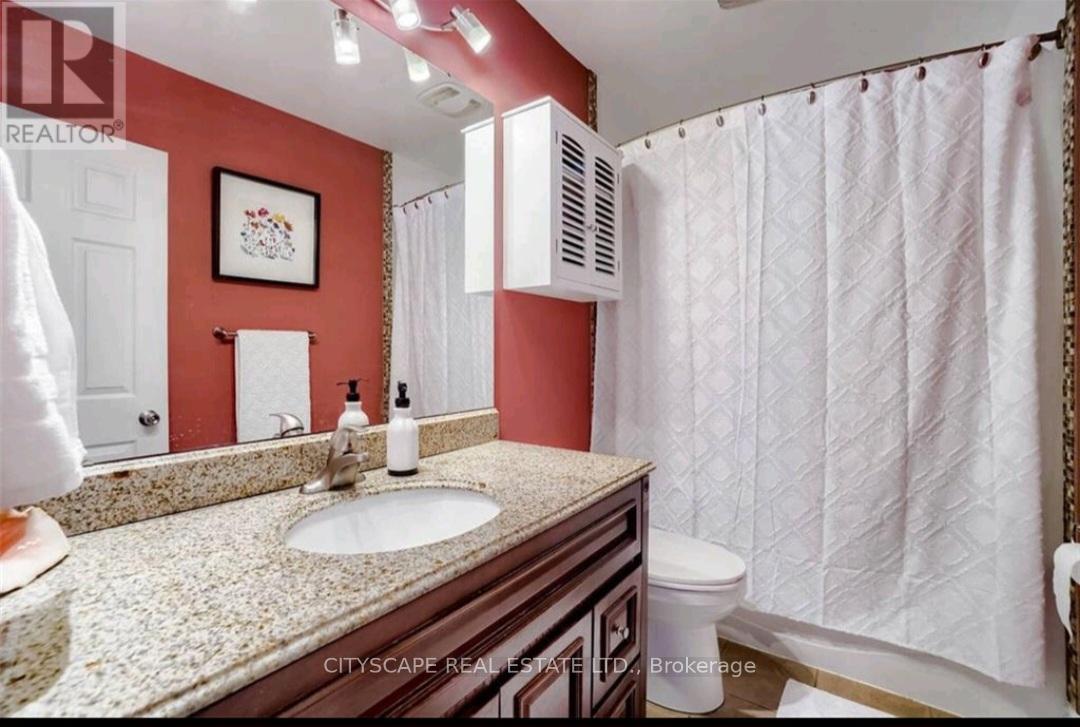 202 East 44th Street, Hamilton, Ontario  L8T 3H6 - Photo 13 - X12444757