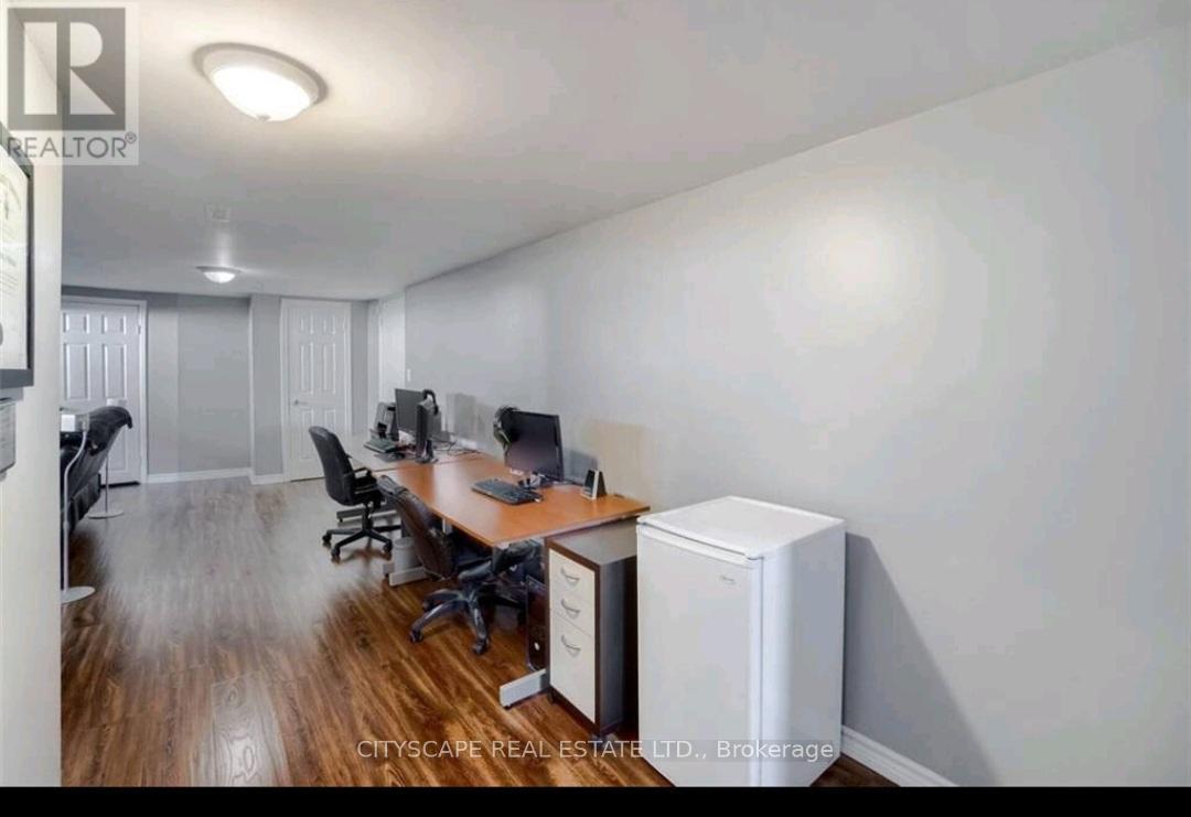 202 East 44th Street, Hamilton, Ontario  L8T 3H6 - Photo 15 - X12444757