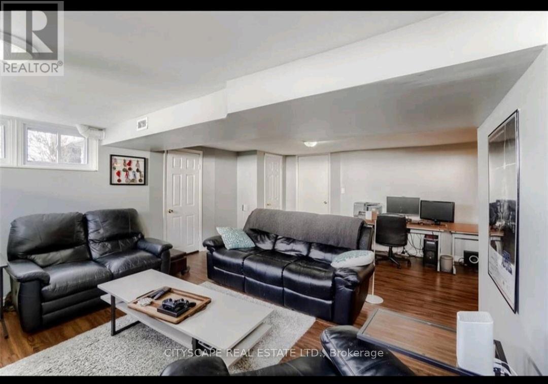 202 East 44th Street, Hamilton, Ontario  L8T 3H6 - Photo 17 - X12444757