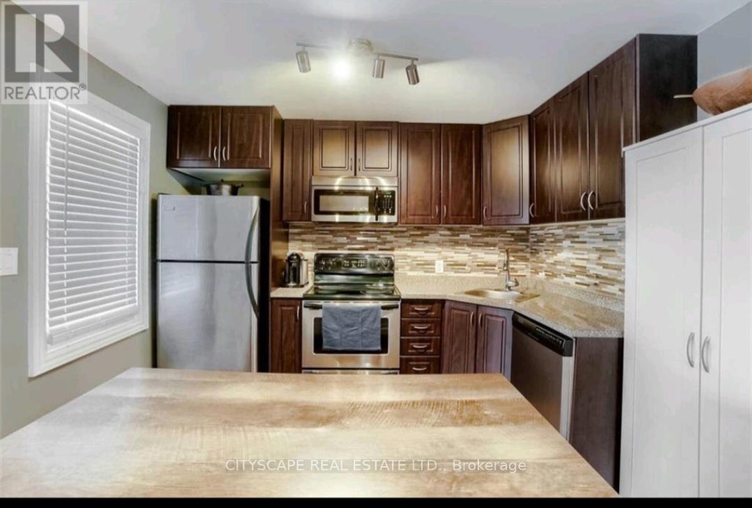 202 East 44th Street, Hamilton, Ontario  L8T 3H6 - Photo 6 - X12444757