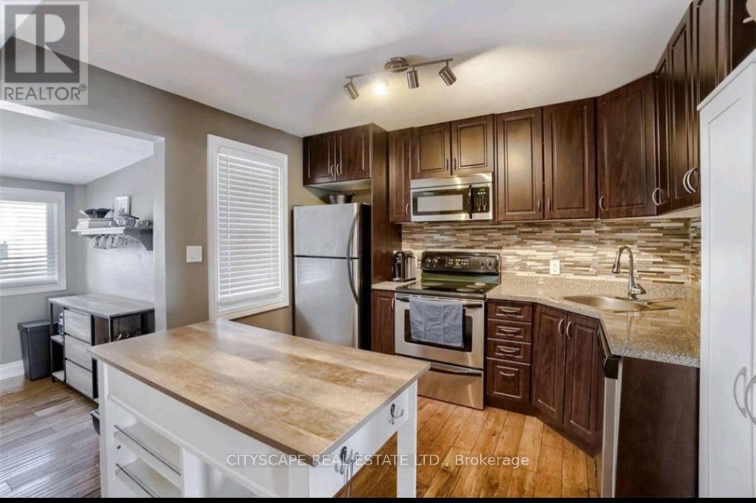 202 East 44th Street, Hamilton, Ontario  L8T 3H6 - Photo 7 - X12444757