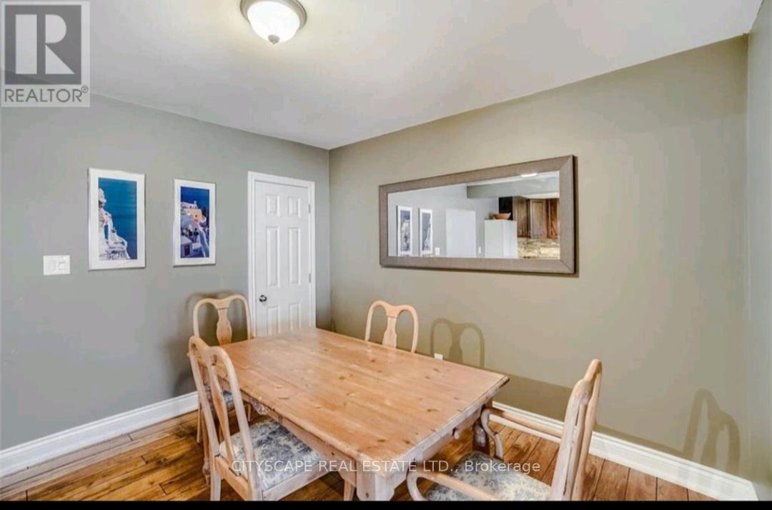 202 East 44th Street, Hamilton, Ontario  L8T 3H6 - Photo 8 - X12444757