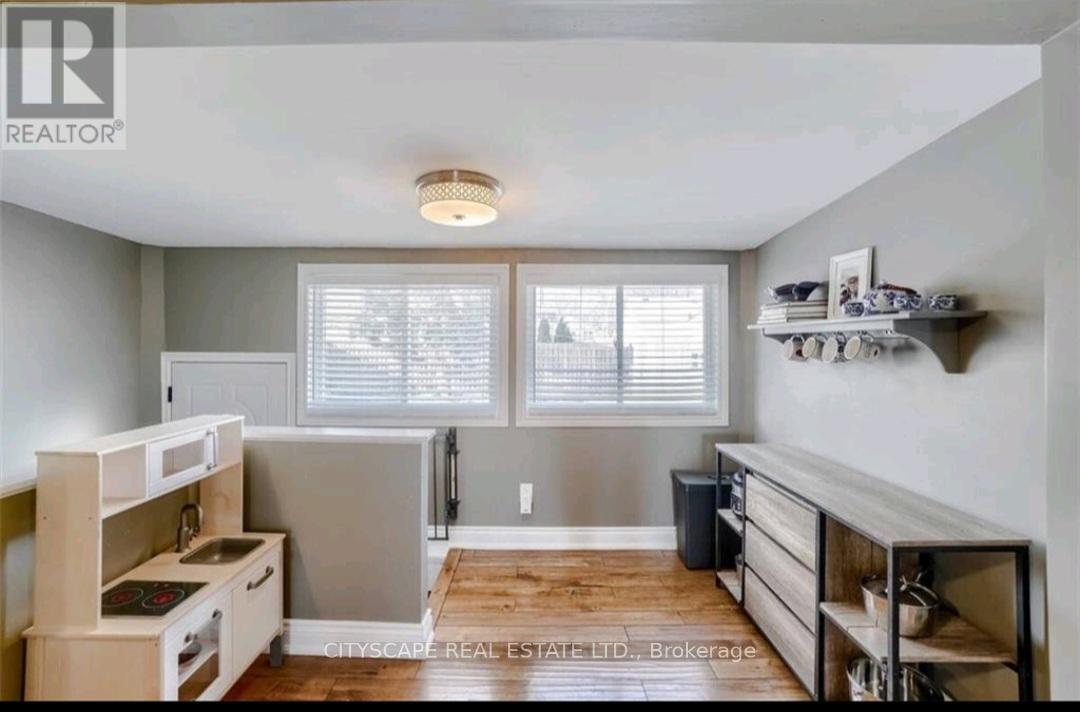 202 East 44th Street, Hamilton, Ontario  L8T 3H6 - Photo 9 - X12444757