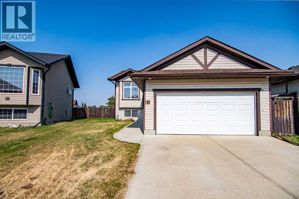 61 Mann Drive, Penhold, Alberta  T0M 1R0 - Photo 1 - A2248337