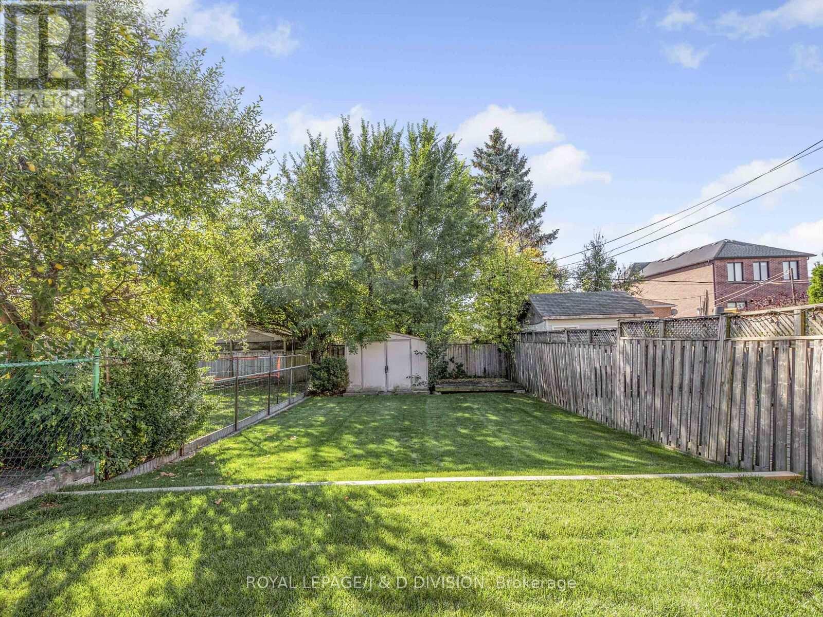 479 Ridelle Avenue, Toronto, Ontario  M6B 1K6 - Photo 24 - W12443417
