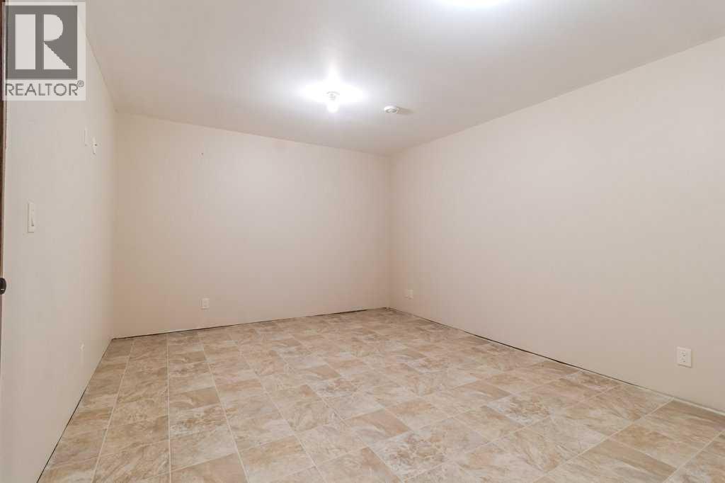 3 Vista Close, Red Deer, Alberta  T4R 0N8 - Photo 25 - A2257198