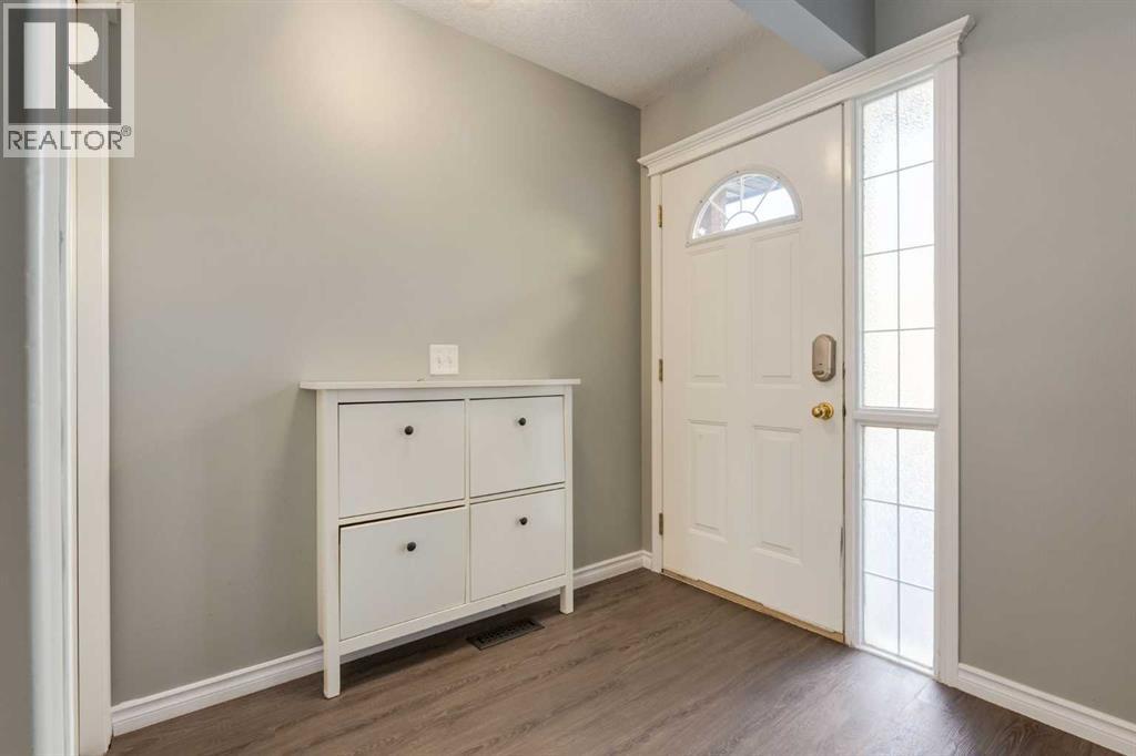 5, 135 Bow Ridge Drive, Cochrane, Alberta  T4C 2G3 - Photo 3 - A2243577