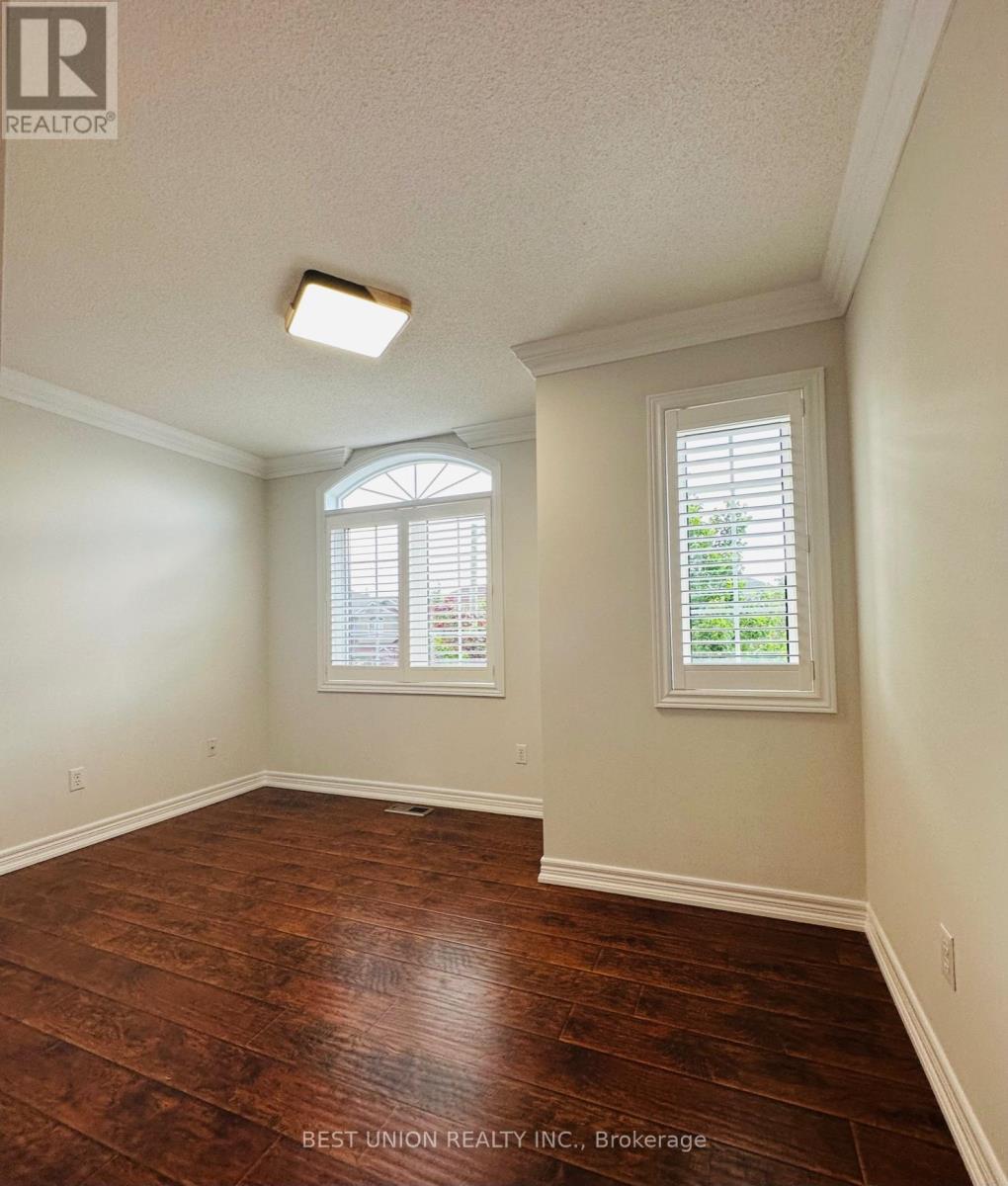 4894 Yorkshire Avenue, Mississauga, Ontario  L4Z 4H6 - Photo 11 - W12444767