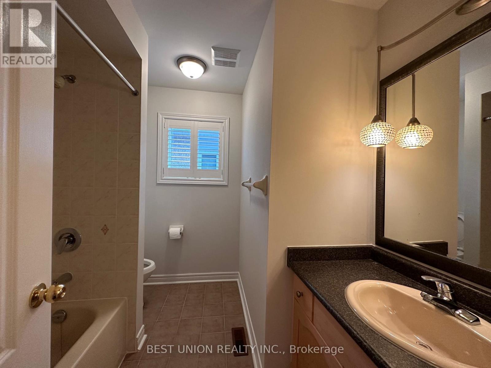 4894 Yorkshire Avenue, Mississauga, Ontario  L4Z 4H6 - Photo 13 - W12444767