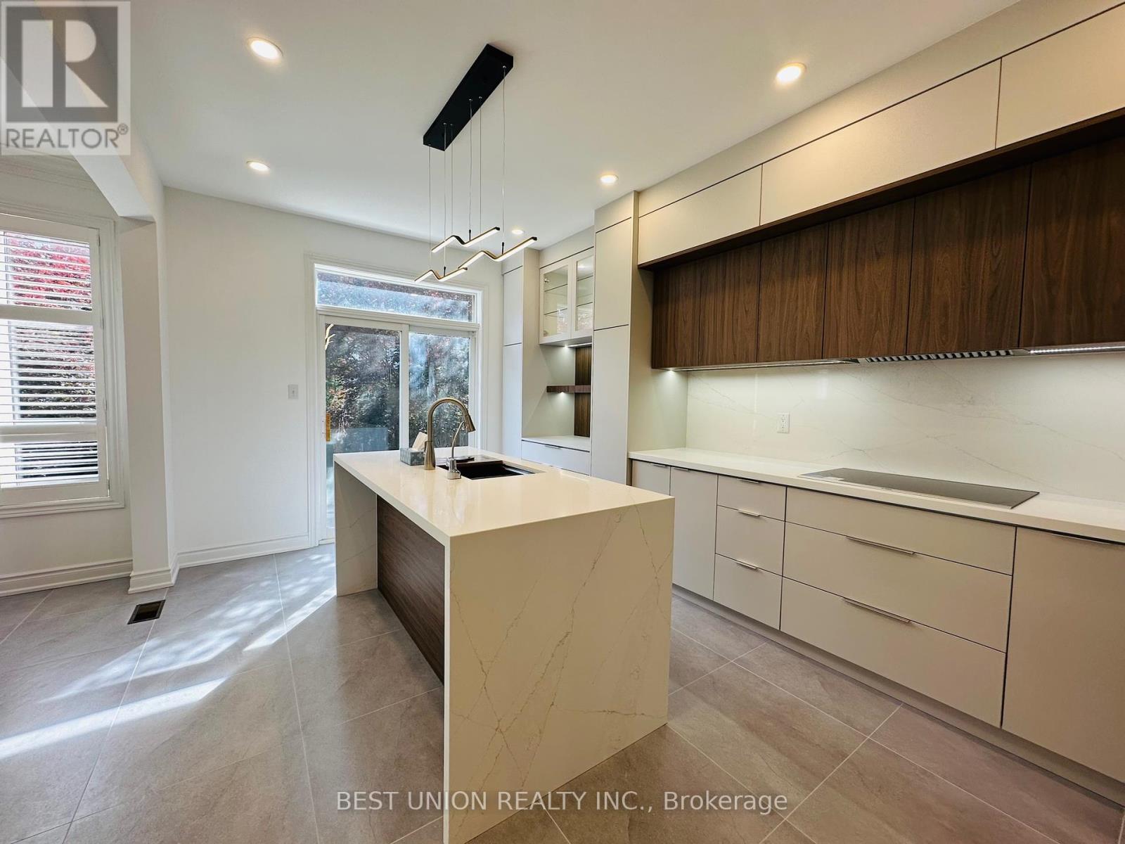 4894 Yorkshire Avenue, Mississauga, Ontario  L4Z 4H6 - Photo 4 - W12444767