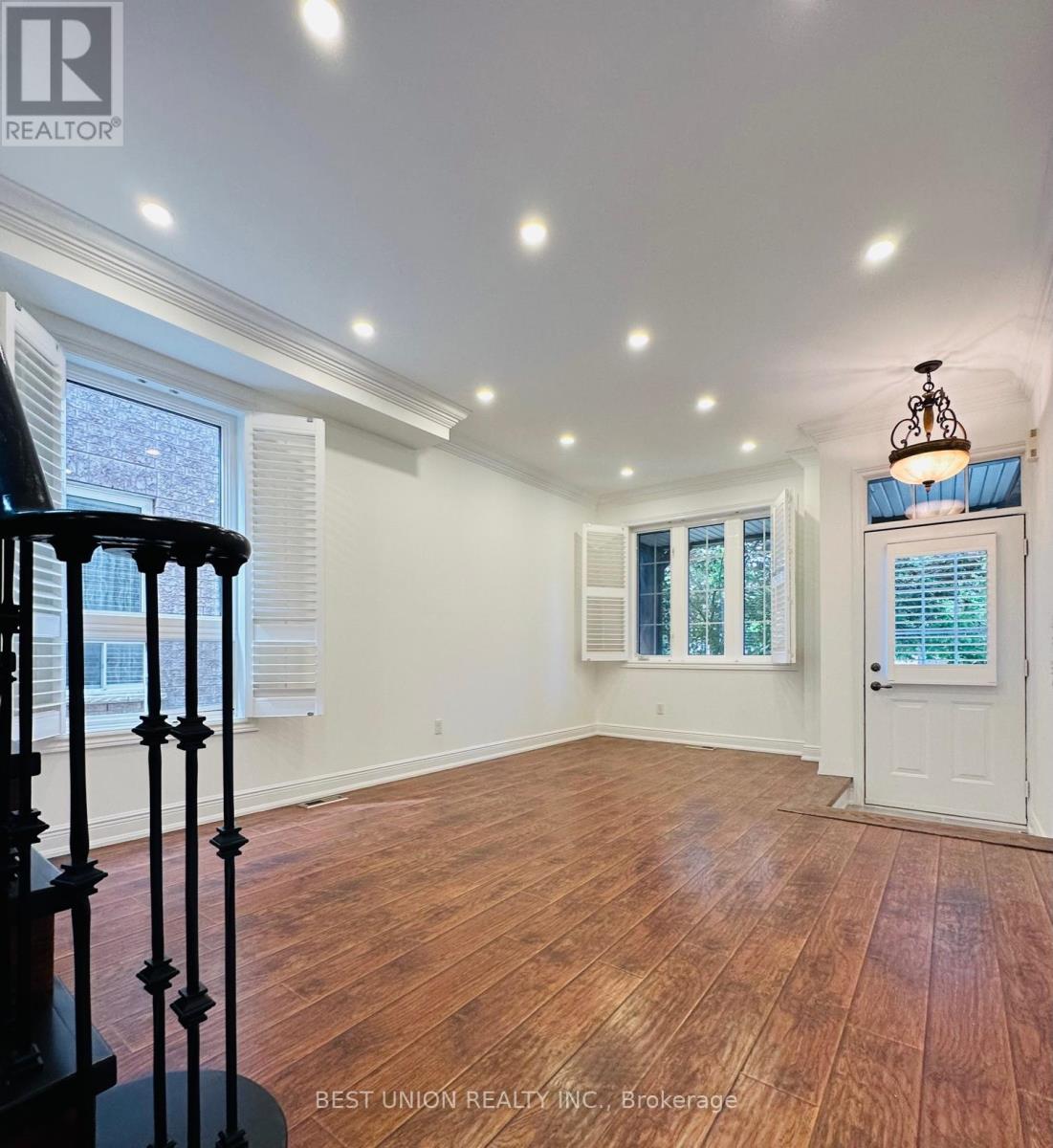 4894 Yorkshire Avenue, Mississauga, Ontario  L4Z 4H6 - Photo 5 - W12444767