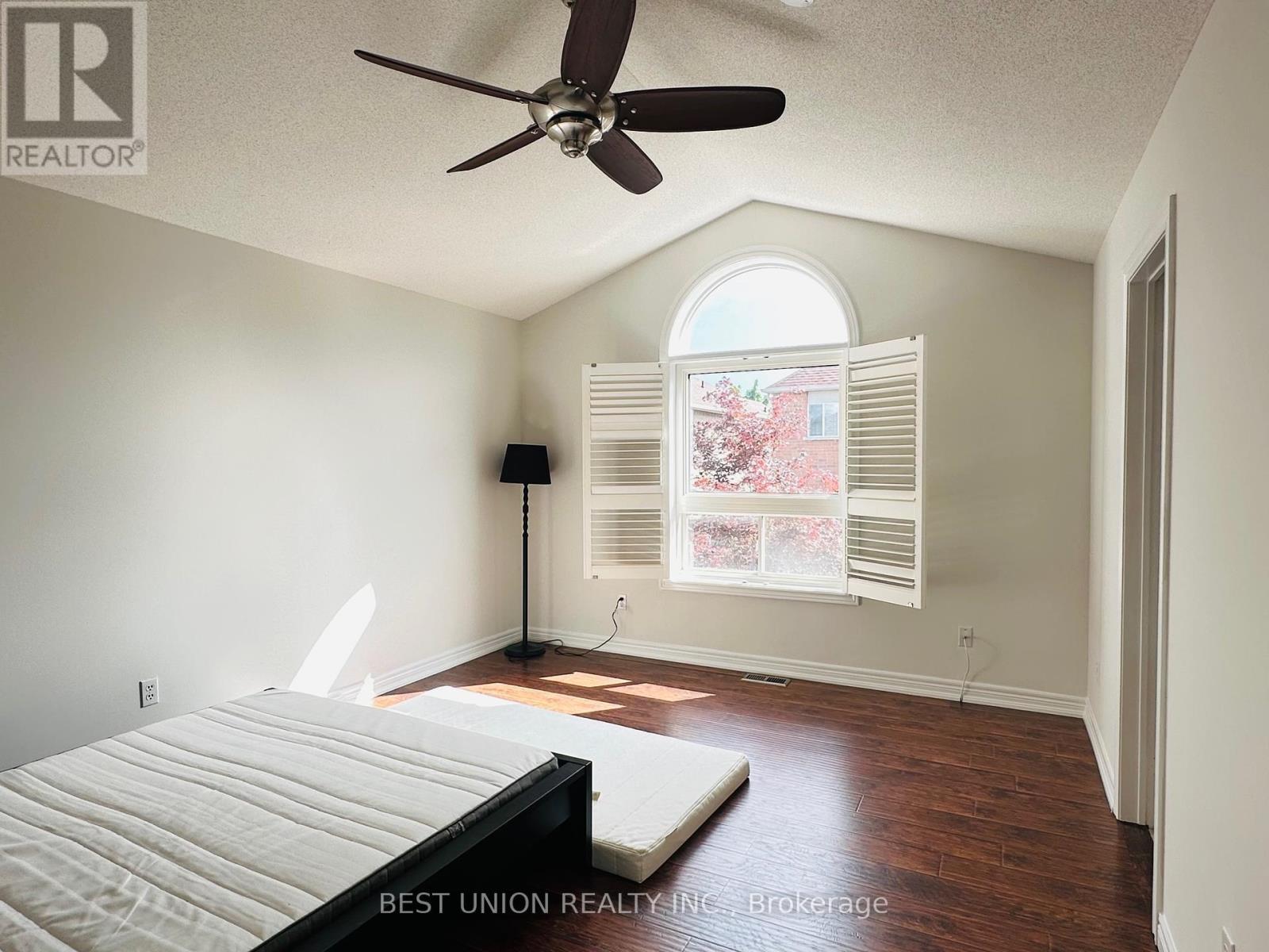 4894 Yorkshire Avenue, Mississauga, Ontario  L4Z 4H6 - Photo 8 - W12444767