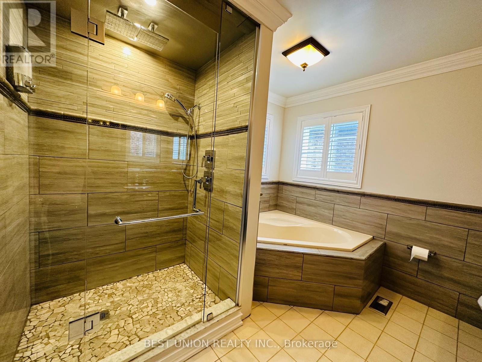 4894 Yorkshire Avenue, Mississauga, Ontario  L4Z 4H6 - Photo 9 - W12444767