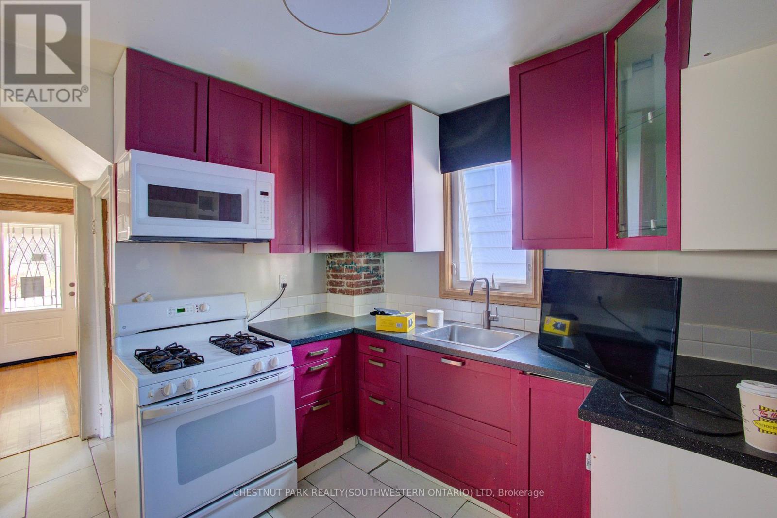 876 Hall Avenue, Windsor, Ontario  N9A 2M3 - Photo 15 - X12444770