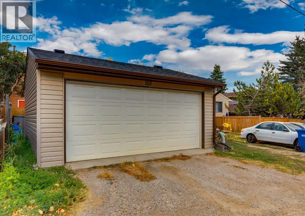 115 Berwick Way Nw, Calgary, Alberta  T3K 1B8 - Photo 24 - A2260898