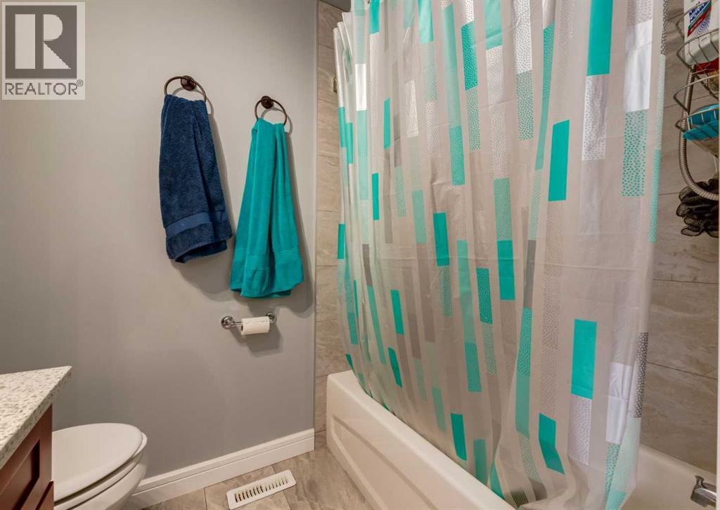 115 Berwick Way Nw, Calgary, Alberta  T3K 1B8 - Photo 17 - A2260898