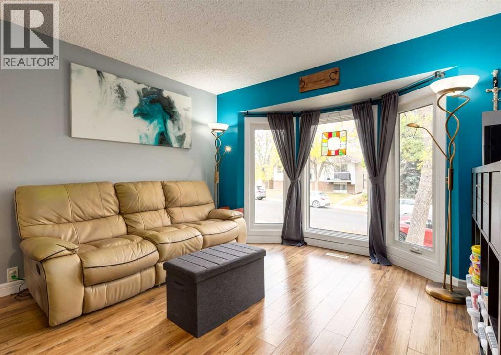 115 Berwick Way Nw, Calgary, Alberta  T3K 1B8 - Photo 3 - A2260898