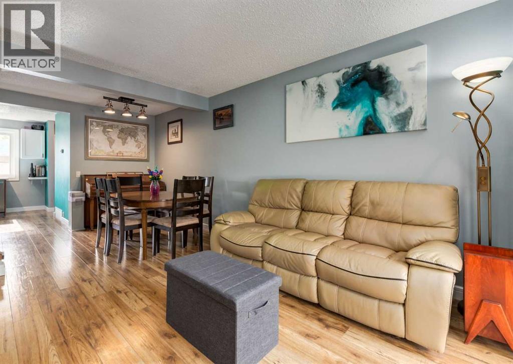 115 Berwick Way Nw, Calgary, Alberta  T3K 1B8 - Photo 5 - A2260898