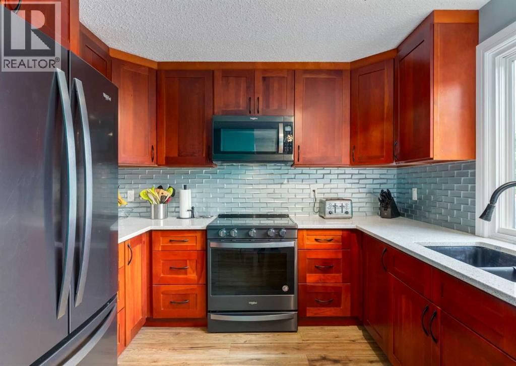115 Berwick Way Nw, Calgary, Alberta  T3K 1B8 - Photo 10 - A2260898