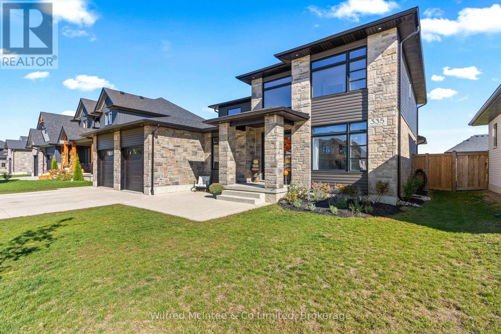 335 Devonshire Road, Saugeen Shores, Ontario  N0H 2C7 - Photo 3 - X12444773
