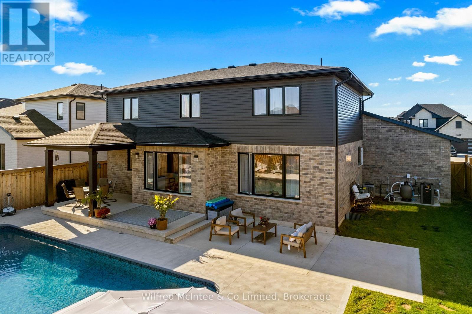 335 Devonshire Road, Saugeen Shores, Ontario  N0H 2C7 - Photo 5 - X12444773