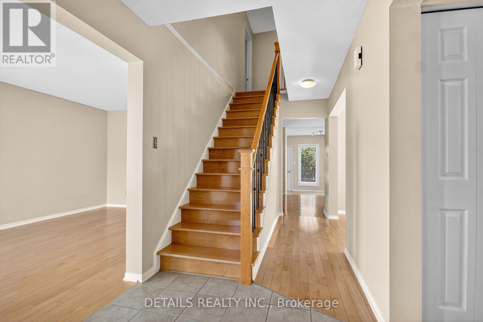 234 Walden Drive, Ottawa, Ontario  K2K 2M3 - Photo 4 - X12444772
