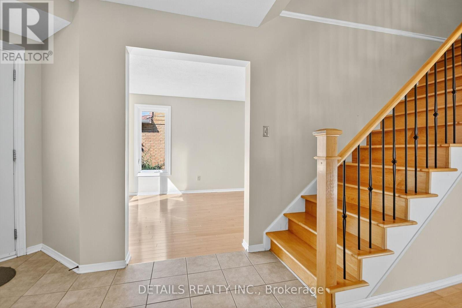 234 Walden Drive, Ottawa, Ontario  K2K 2M3 - Photo 5 - X12444772