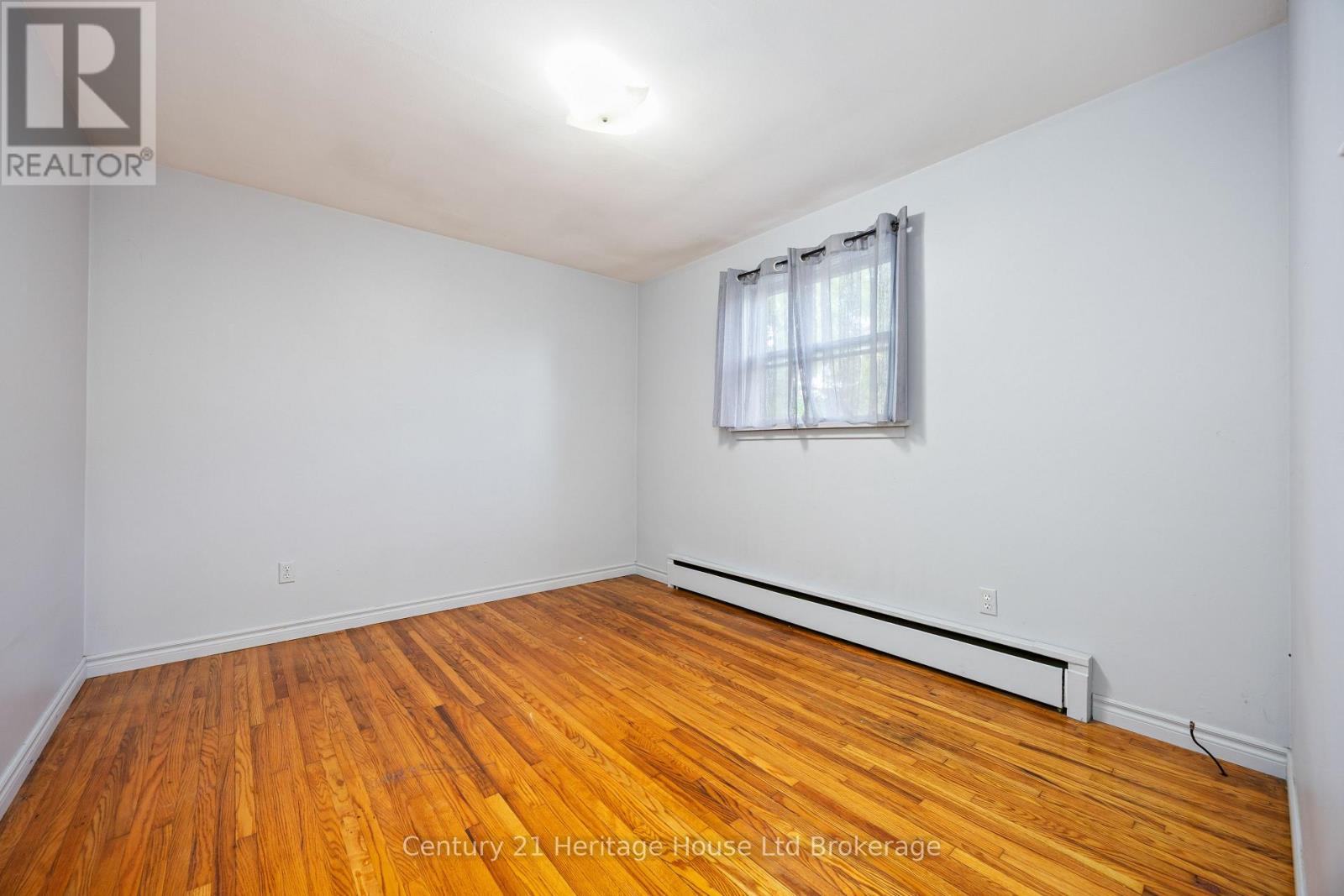 115 Sutton Street, Sarnia, Ontario  N7T 3S4 - Photo 10 - X12397912