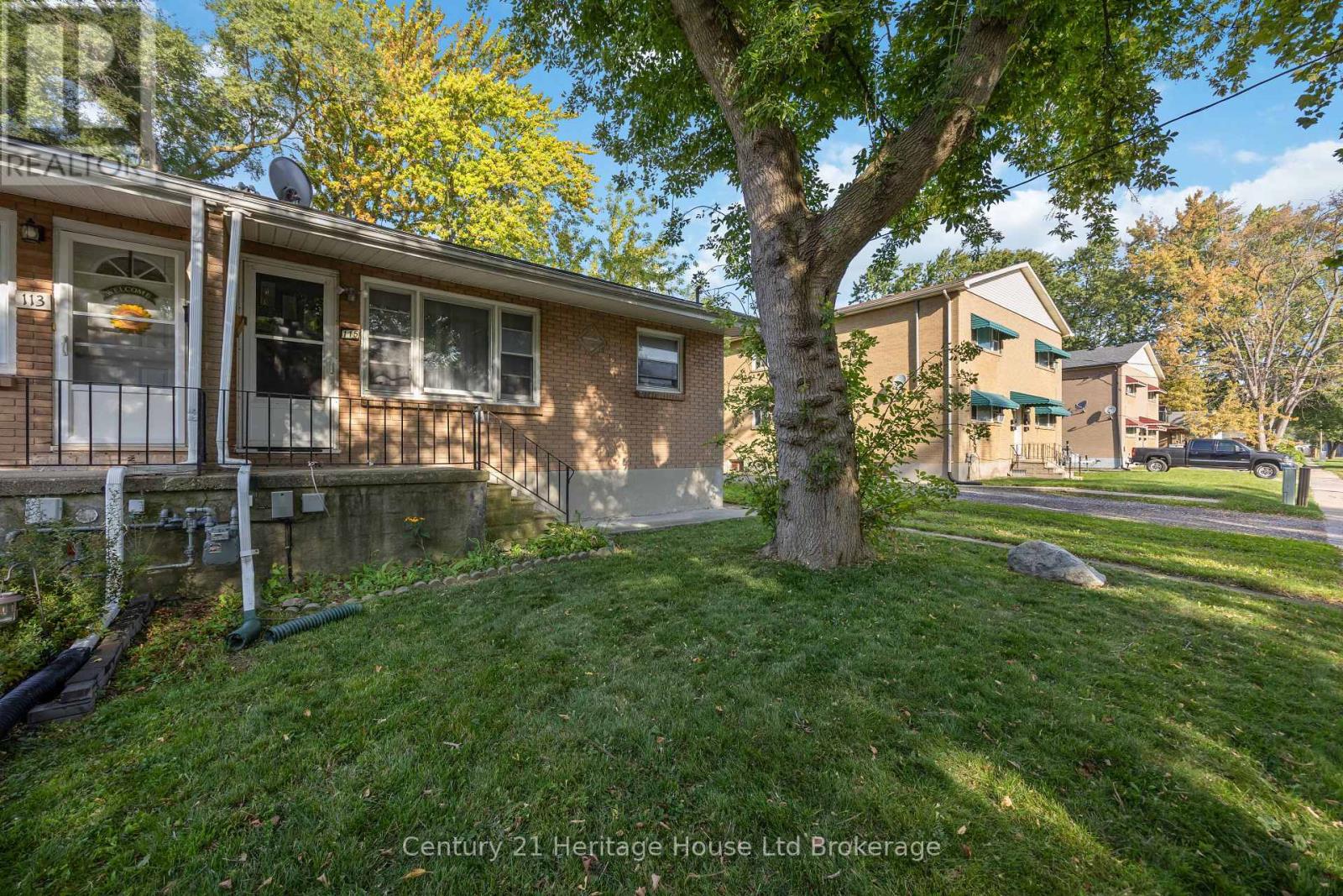 115 Sutton Street, Sarnia, Ontario  N7T 3S4 - Photo 2 - X12397912