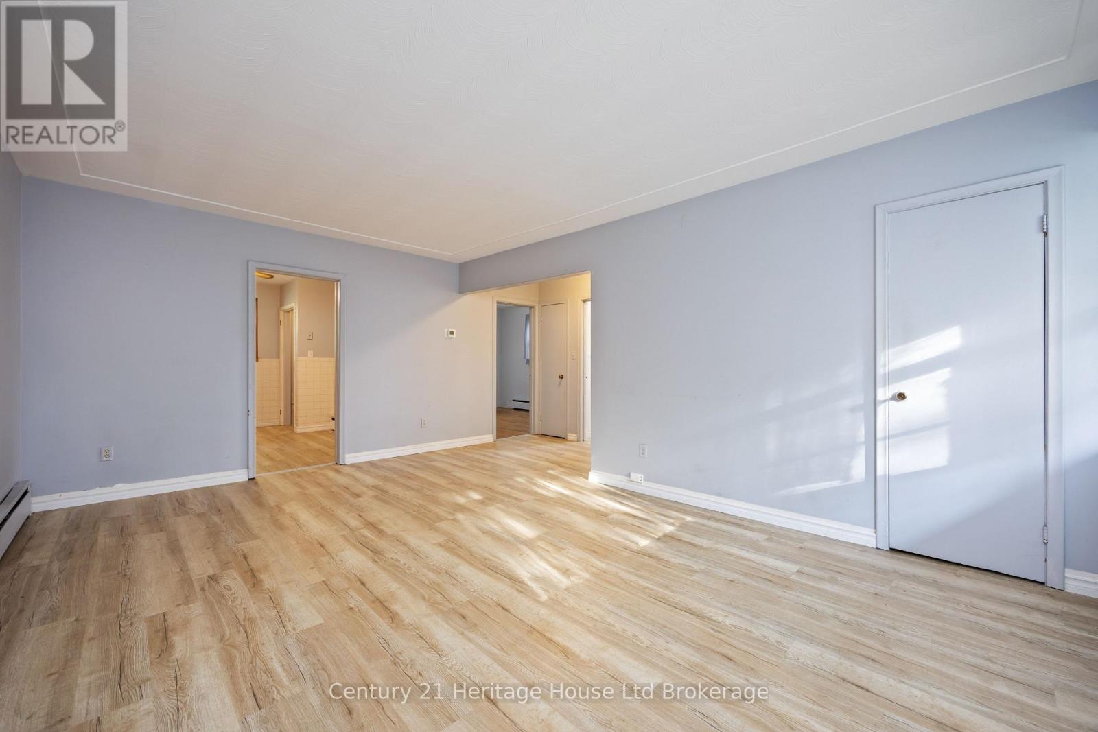 115 Sutton Street, Sarnia, Ontario  N7T 3S4 - Photo 6 - X12397912