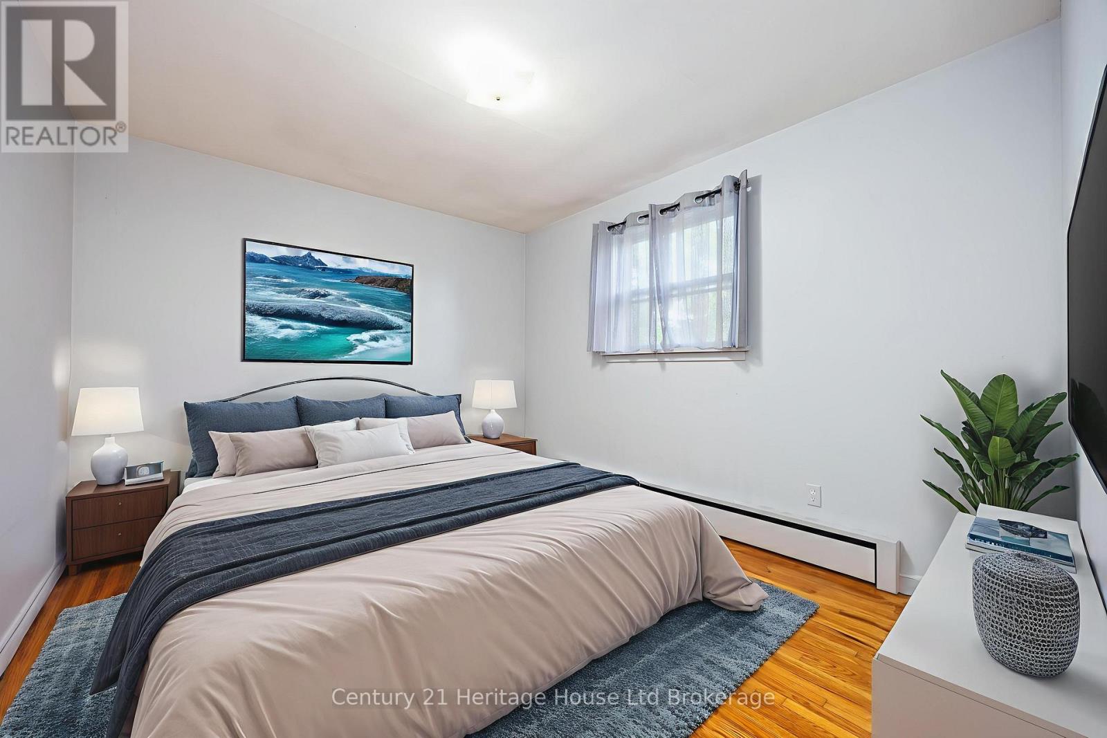 115 Sutton Street, Sarnia, Ontario  N7T 3S4 - Photo 8 - X12397912