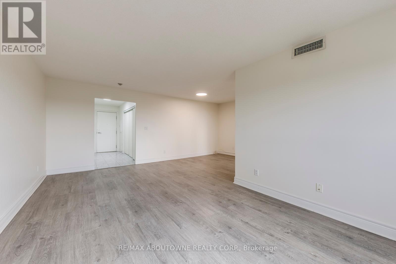 1805 - 5418 Yonge Street, Toronto, Ontario  M2N 6X4 - Photo 11 - C12444781