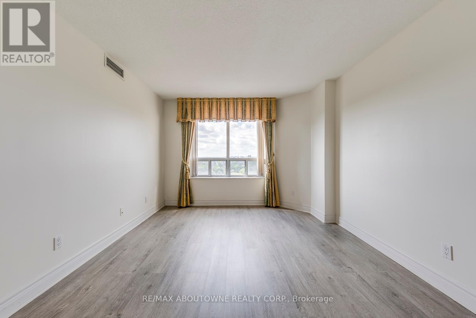 1805 - 5418 Yonge Street, Toronto, Ontario  M2N 6X4 - Photo 9 - C12444781