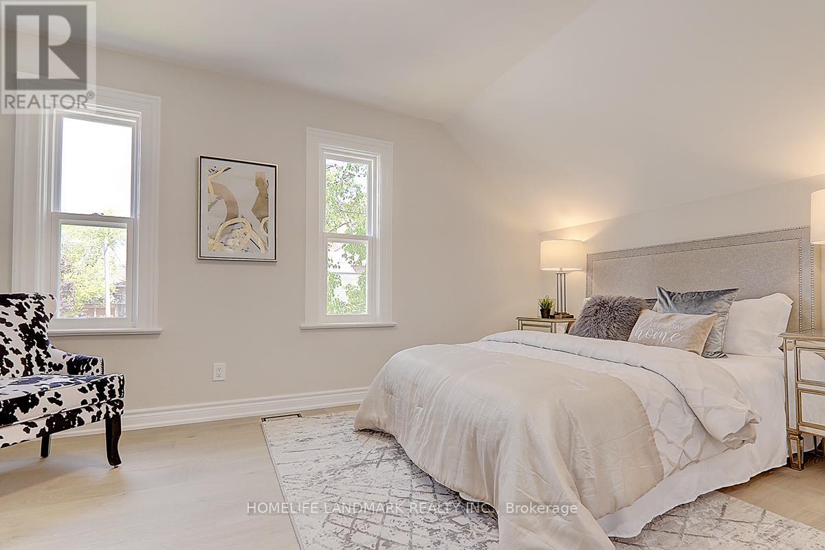 22 Duchess Street, Whitchurch-Stouffville, Ontario  L4A 1E3 - Photo 17 - N12444775