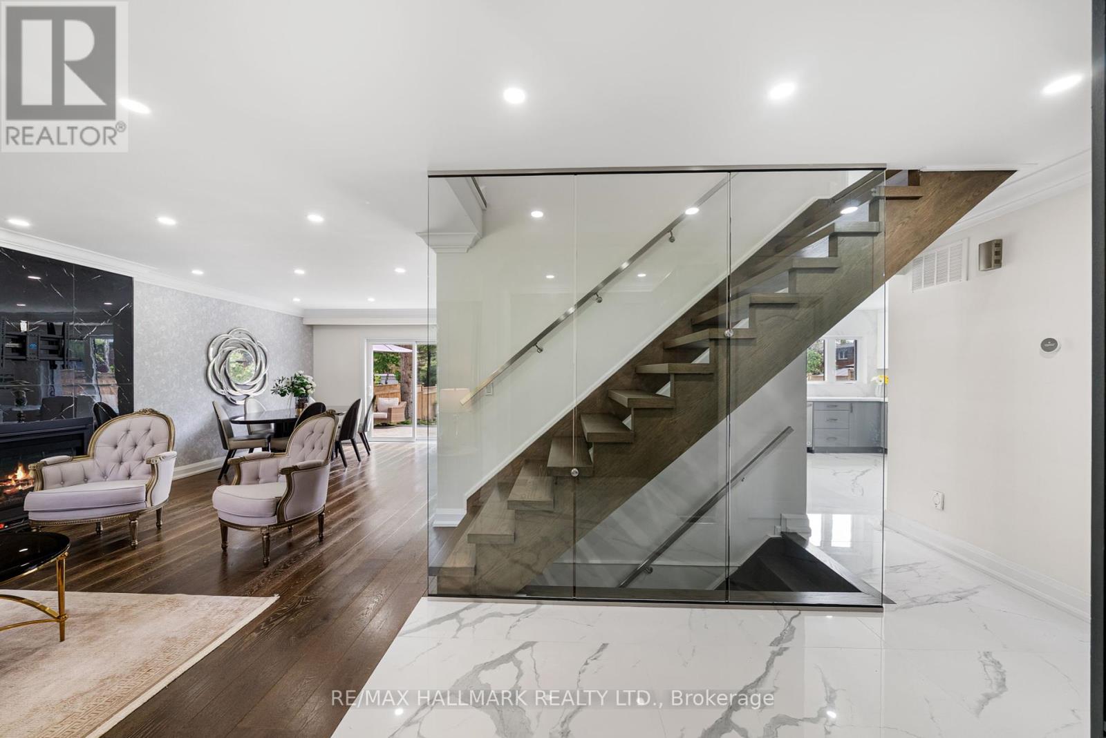 220 Grandview Avenue, Markham, Ontario  L3T 1J4 - Photo 4 - N12444784