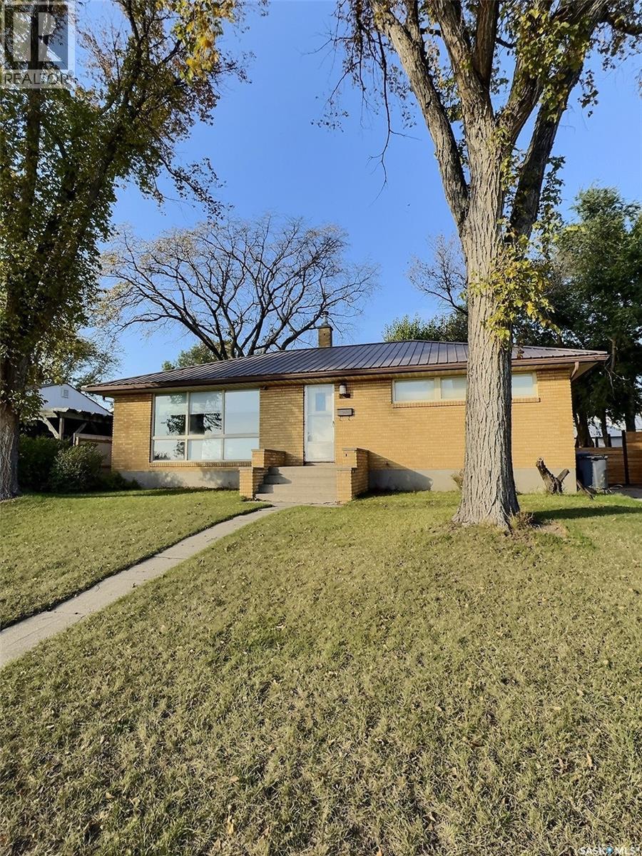1727 First STREET, Estevan, Saskatchewan