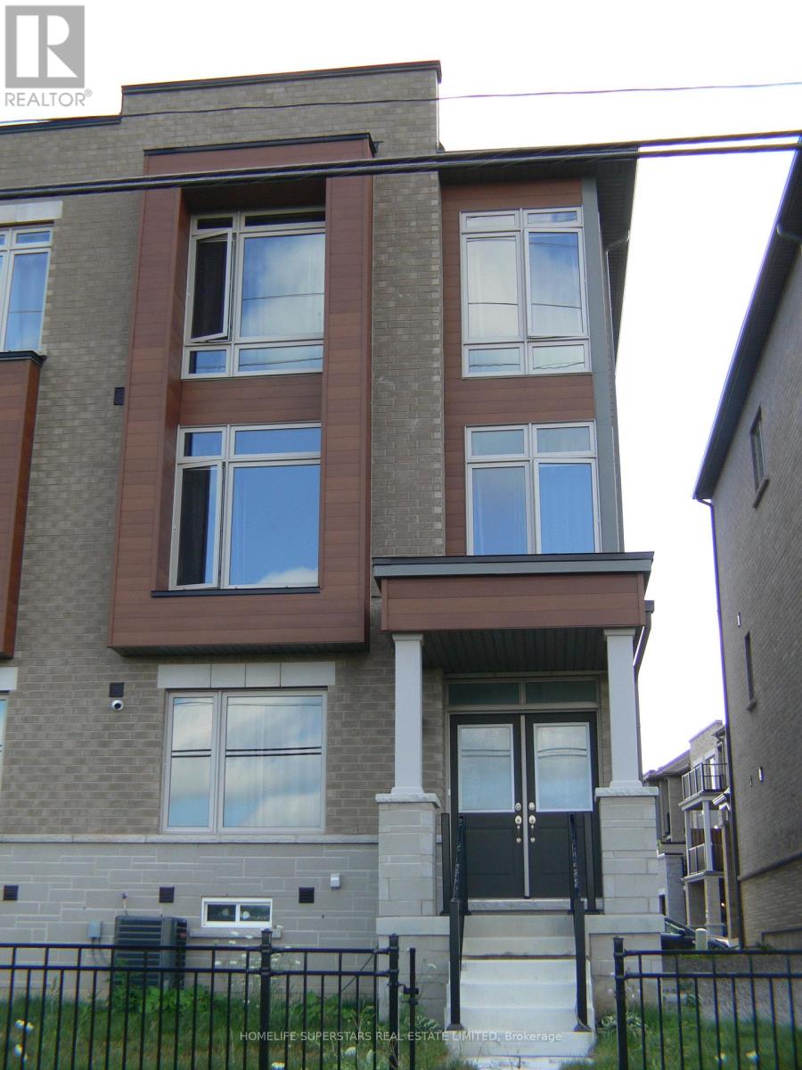 95 Donald Ficht Crescent, Brampton, Ontario  L7A 5H7 - Photo 3 - W12444778