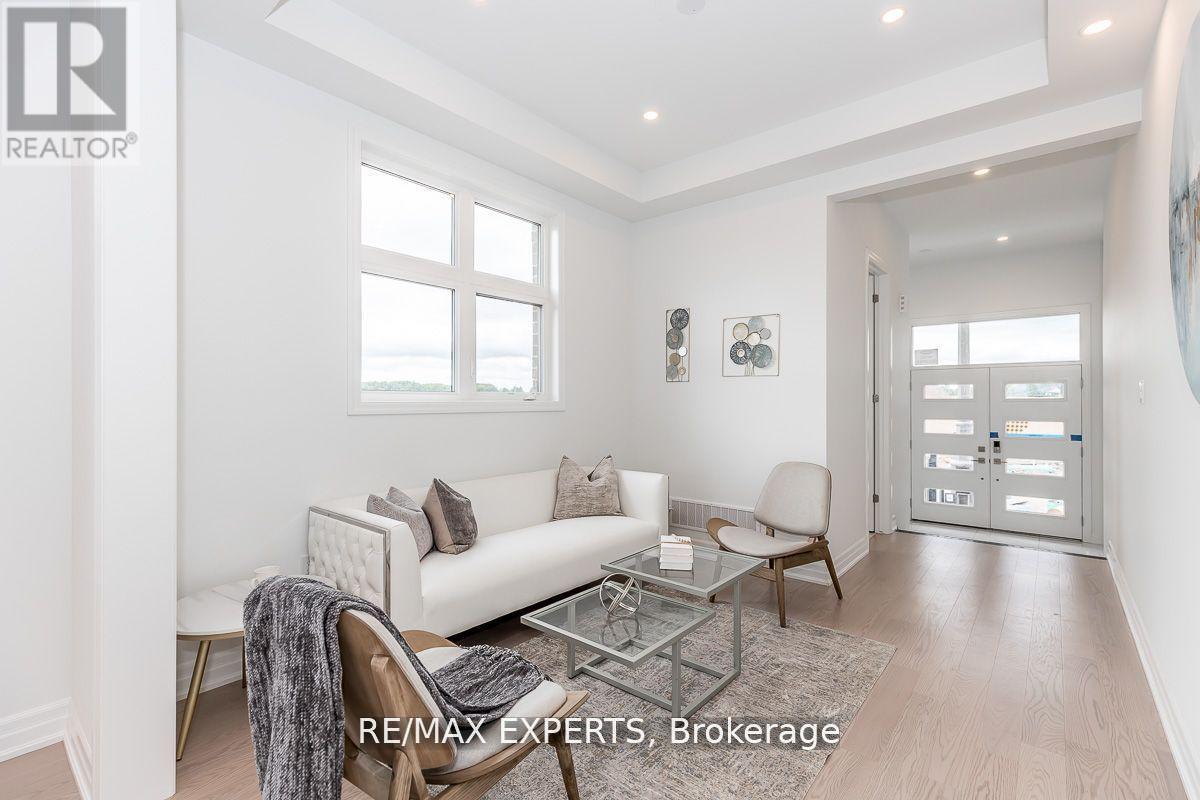 1376 Hydrangea Gardens, Oakville, Ontario  L6H 7X2 - Photo 3 - W12444788