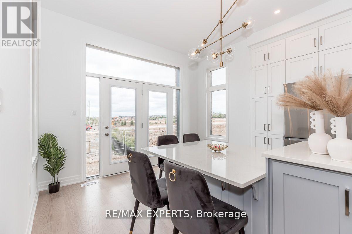 1376 Hydrangea Gardens, Oakville, Ontario  L6H 7X2 - Photo 6 - W12444788