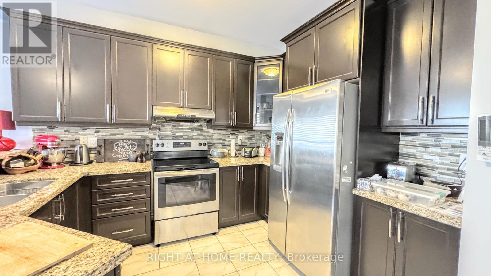 2431 Pine Glen Road, Oakville, Ontario  L6M 0R6 - Photo 9 - W12438028