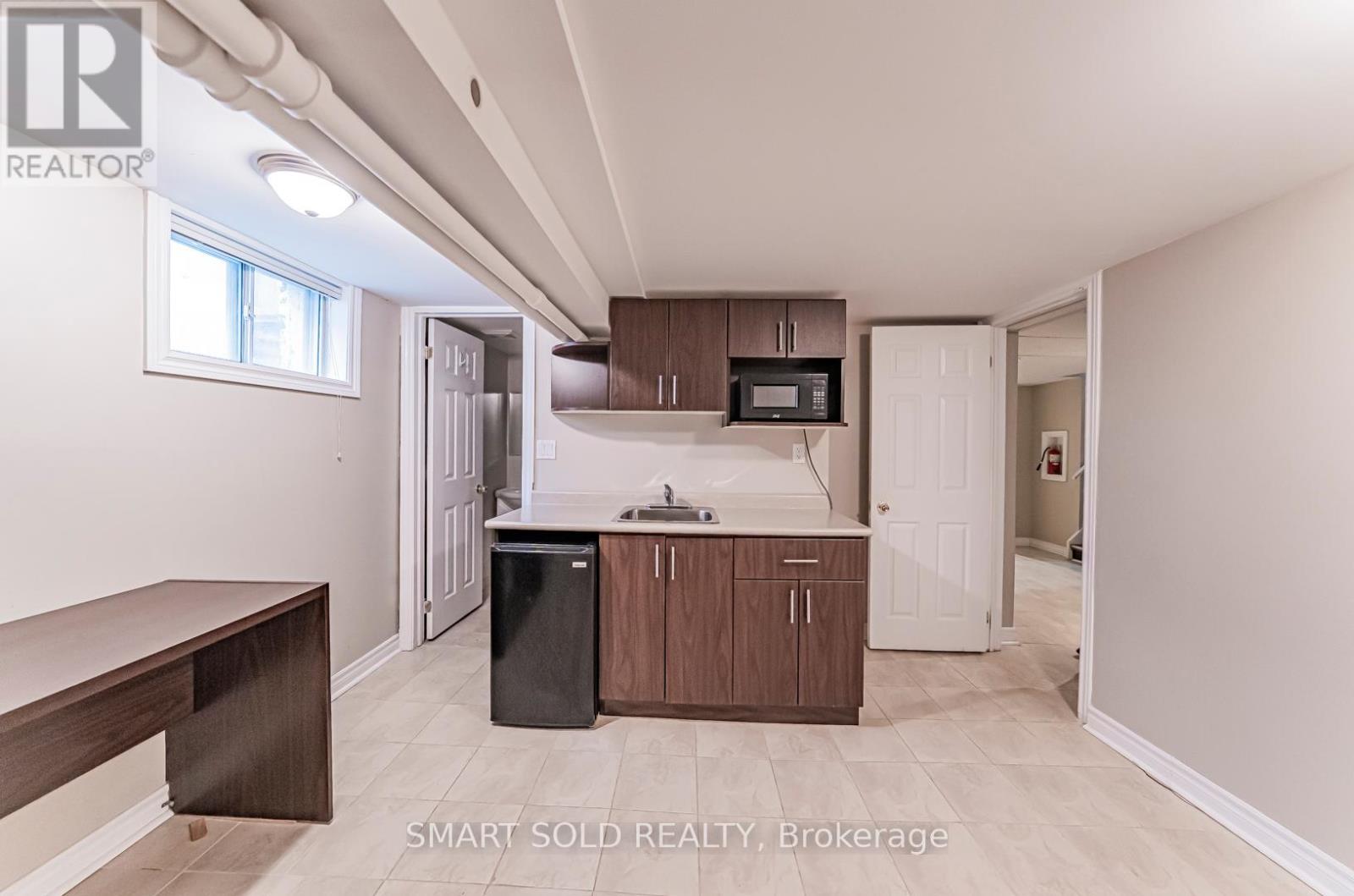 889 Avenue Road, Toronto, Ontario  M5P 2K7 - Photo 44 - C12444804