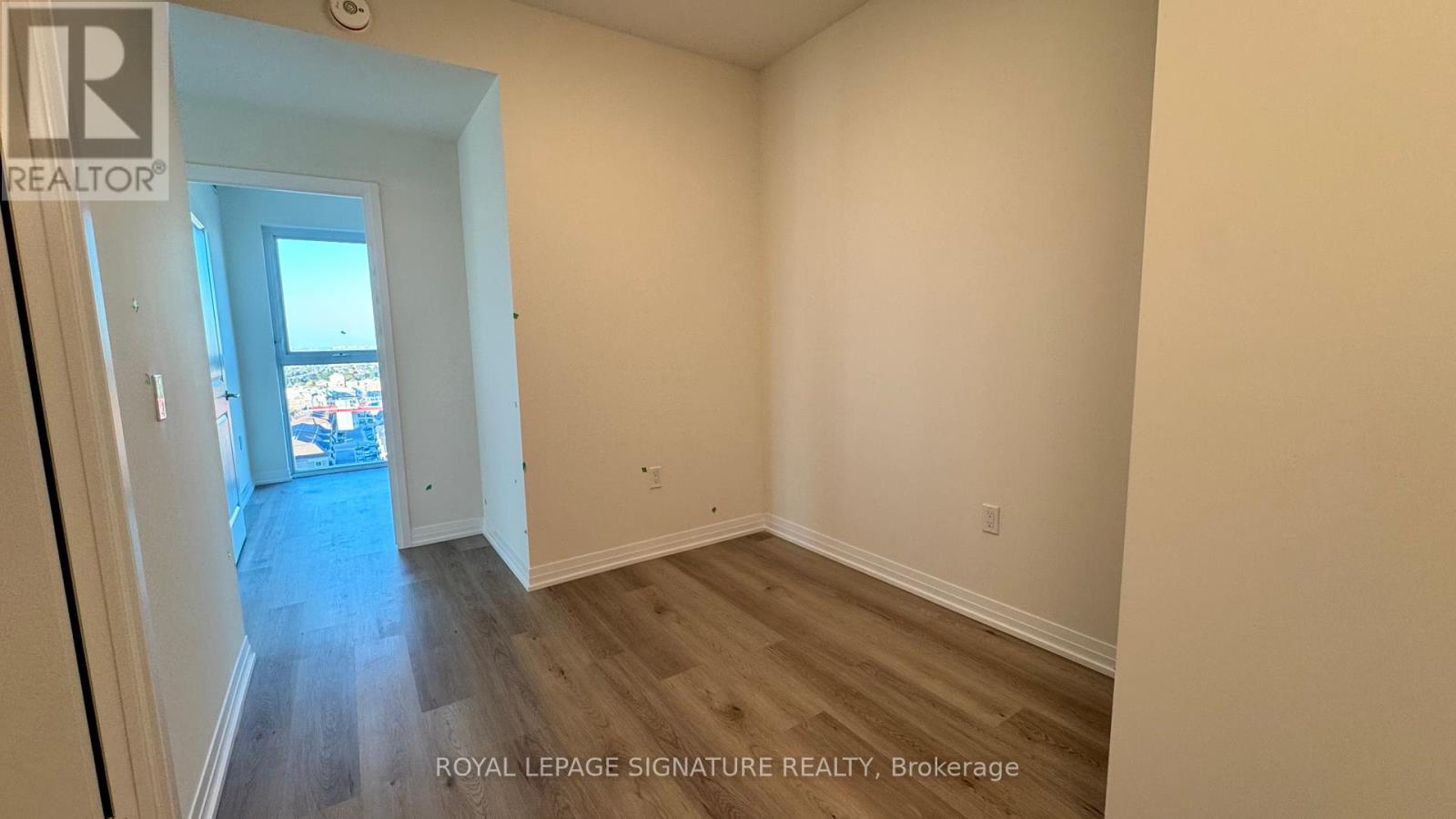 1509 - 15 Watergarden Drive, Mississauga, Ontario  L5R 1B2 - Photo 2 - W12422474