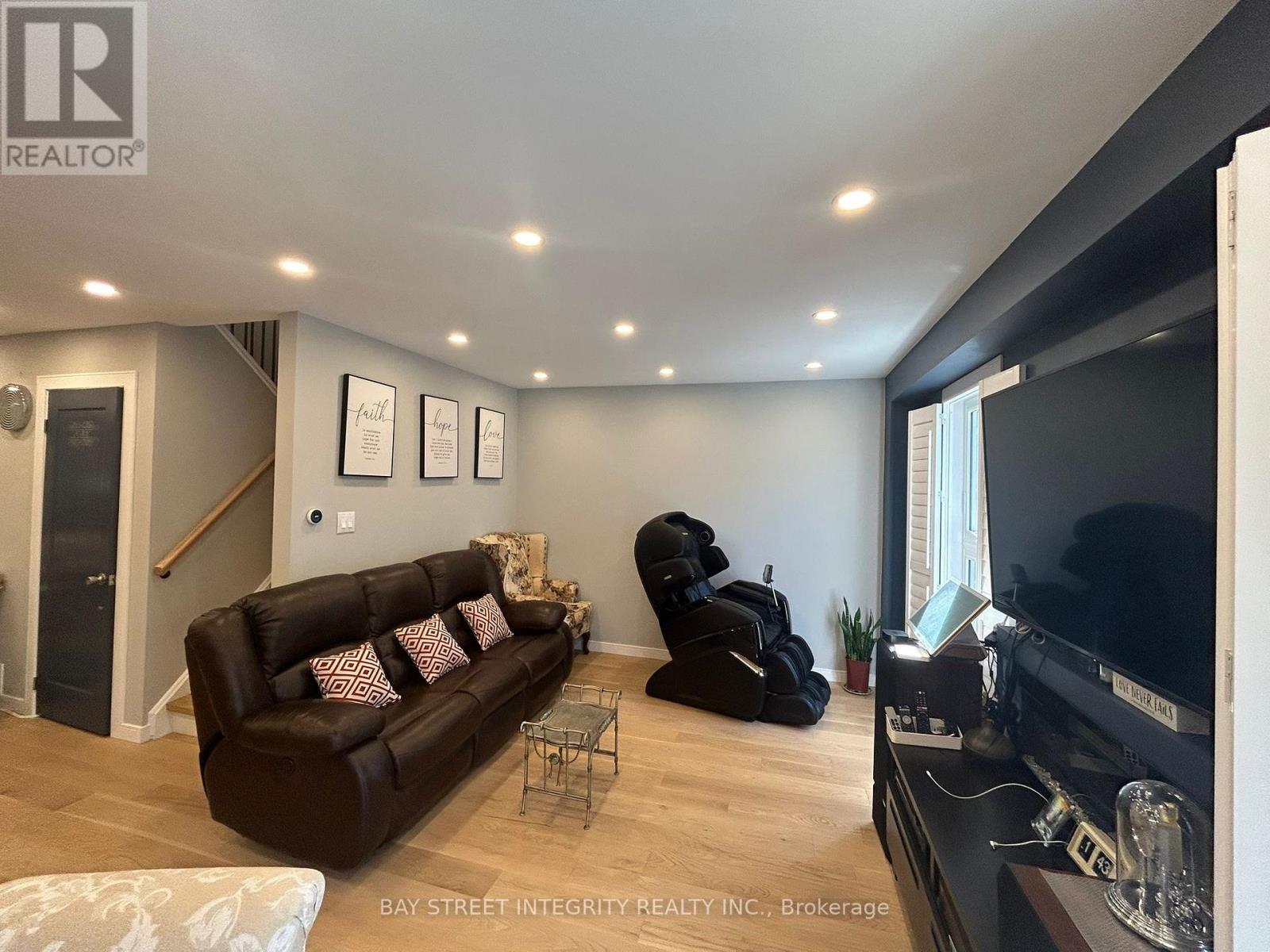 99 Mercer Crescent, Markham, Ontario  L3P 4K2 - Photo 11 - N12444797