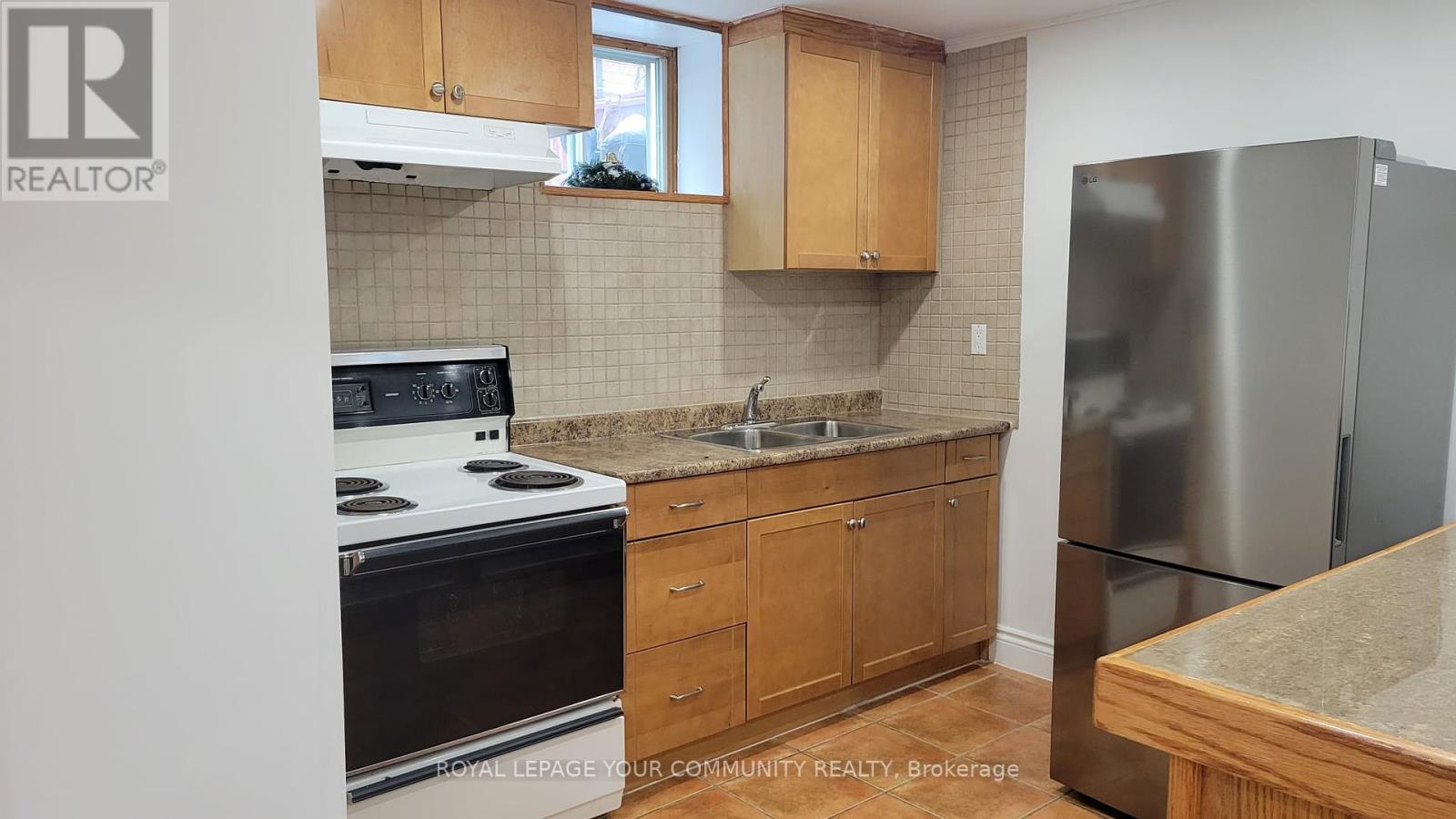 321 Atha Avenue, Richmond Hill, Ontario  L4C 6A8 - Photo 12 - N12444801