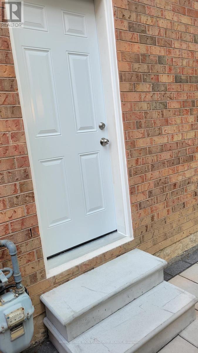321 Atha Avenue, Richmond Hill, Ontario  L4C 6A8 - Photo 3 - N12444801